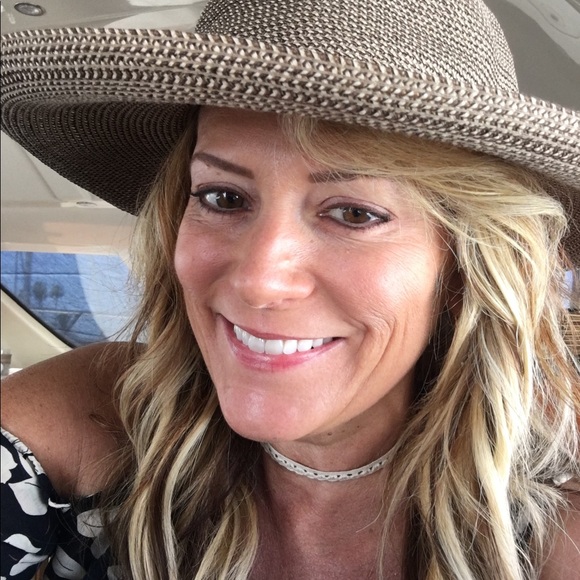 Meet your Posher, Lisa - Picture 2 of 2